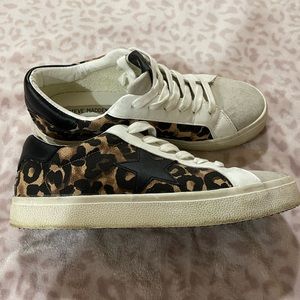 GUC casual sneakers